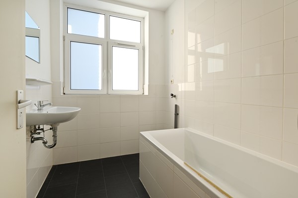 Medium property photo - Naarderstraat 131, 2574 PE Den Haag